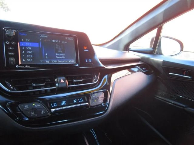 2018 TOYOTA C-HR XLE SPORT UTILITY 4D