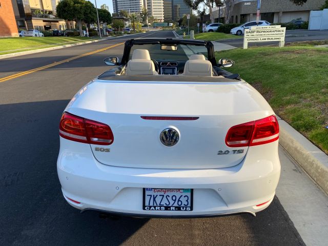 2012 VOLKSWAGEN EOS LUX HARD TOP CONVERTIBLE 2D