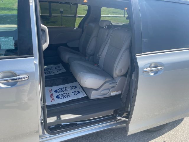 2016 TOYOTA SIENNA XLE MINIVAN 4D