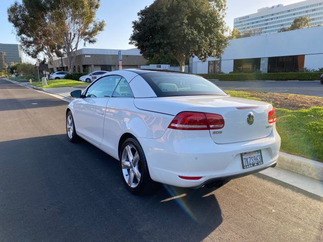 2012 VOLKSWAGEN EOS LUX HARD TOP CONVERTIBLE 2D