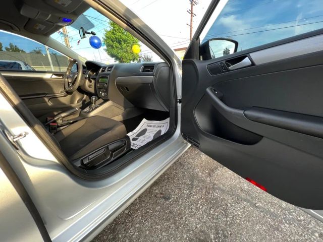 2015 VOLKSWAGEN JETTA 1.8T SE SEDAN 4D