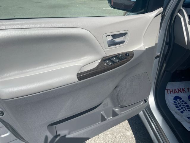2016 TOYOTA SIENNA XLE MINIVAN 4D