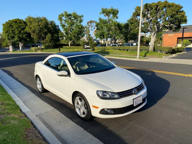 2012 VOLKSWAGEN EOS LUX HARD TOP CONVERTIBLE 2D