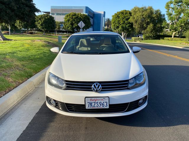 2012 VOLKSWAGEN EOS LUX HARD TOP CONVERTIBLE 2D
