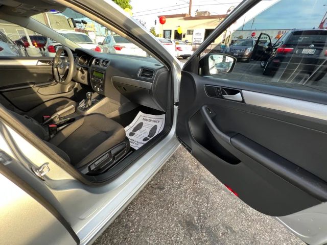 2015 VOLKSWAGEN JETTA 1.8T SE SEDAN 4D