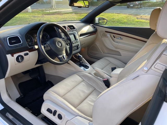 2012 VOLKSWAGEN EOS LUX HARD TOP CONVERTIBLE 2D