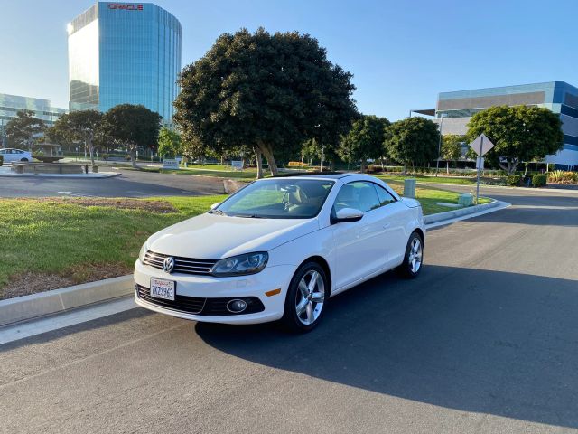 2012 VOLKSWAGEN EOS LUX HARD TOP CONVERTIBLE 2D