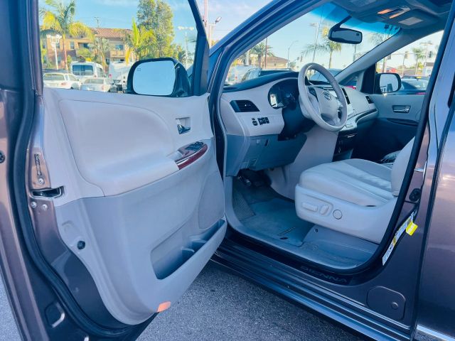 2013 TOYOTA SIENNA XLE MINIVAN 4D