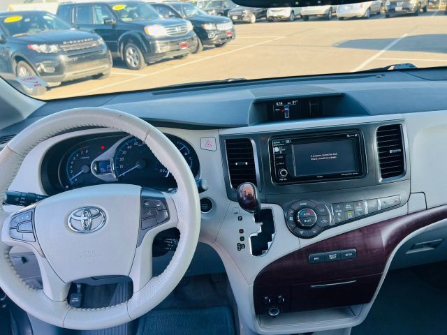 2013 TOYOTA SIENNA XLE MINIVAN 4D