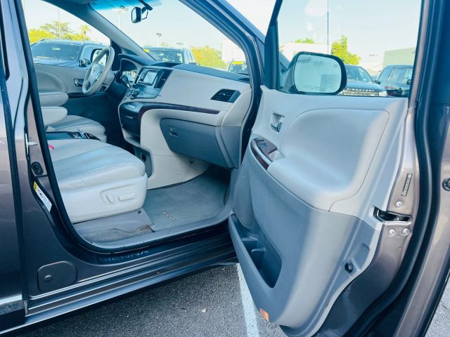 2013 TOYOTA SIENNA XLE MINIVAN 4D