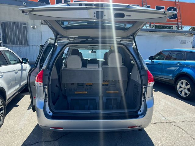 2011 TOYOTA SIENNA LE MINIVAN 4D