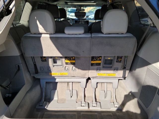2013 TOYOTA SIENNA XLE MINIVAN 4D