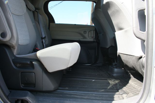 2022 Toyota Sienna - Image 30