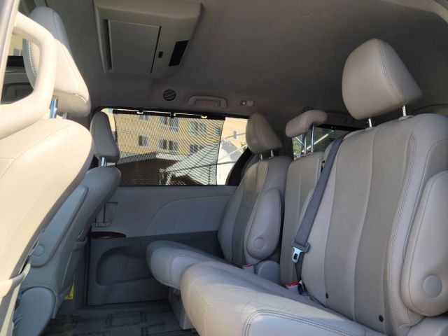 2013 TOYOTA SIENNA XLE MINIVAN 4D