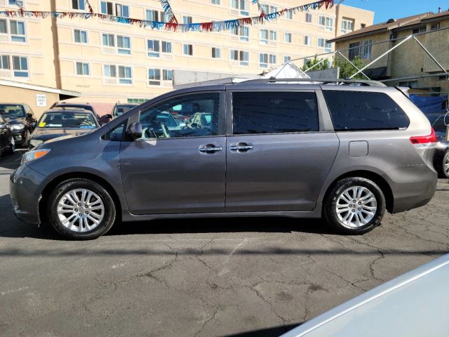 2013 TOYOTA SIENNA XLE MINIVAN 4D