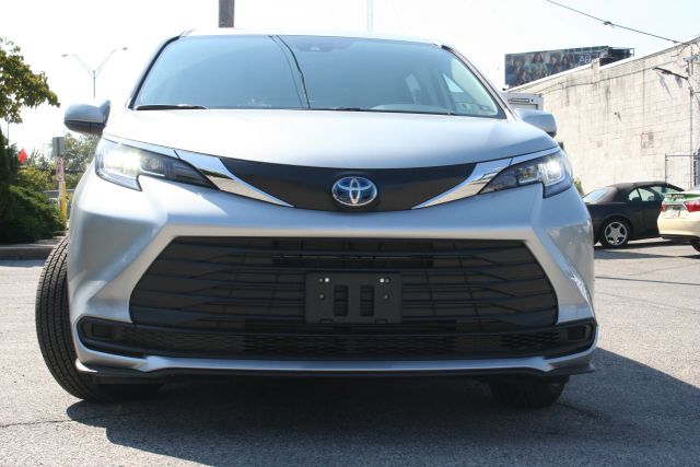2022 Toyota Sienna - Image 3