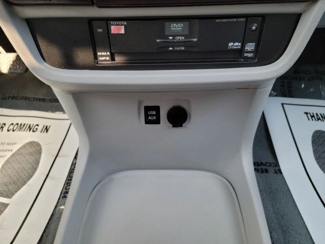2013 TOYOTA SIENNA XLE MINIVAN 4D