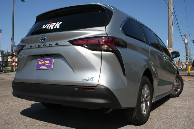 2022 Toyota Sienna - Image 9