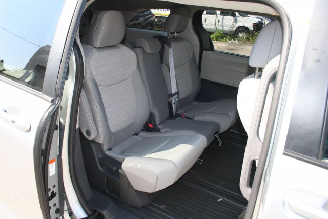 2022 Toyota Sienna - Image 29