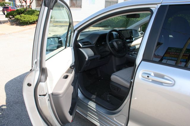 2022 Toyota Sienna - Image 23