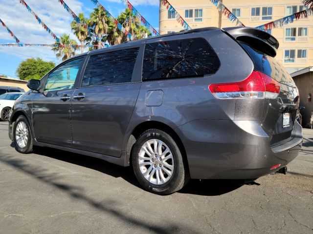 2013 TOYOTA SIENNA XLE MINIVAN 4D