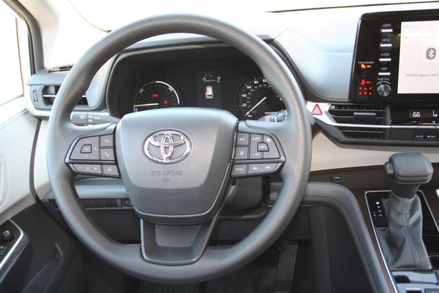 2022 Toyota Sienna - Image 37