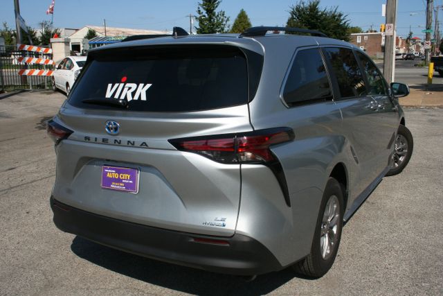 2022 Toyota Sienna - Image 10