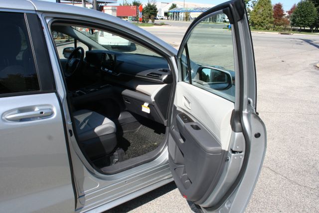 2022 Toyota Sienna - Image 26