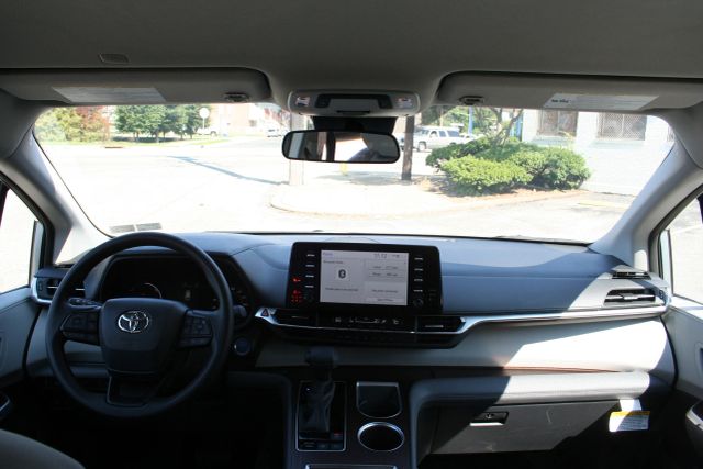 2022 Toyota Sienna - Image 35