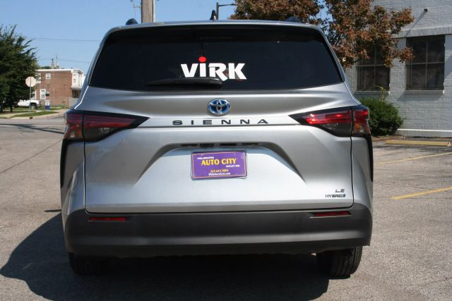 2022 Toyota Sienna - Image 11