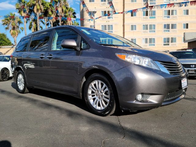 2013 TOYOTA SIENNA XLE MINIVAN 4D