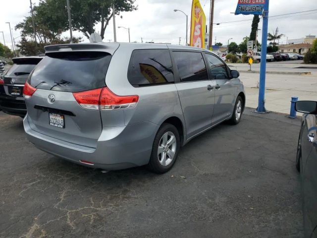 2011 TOYOTA SIENNA MINIVAN 4D