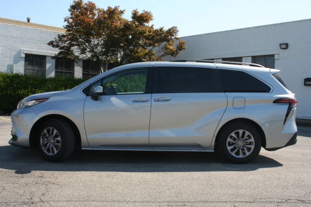 2022 Toyota Sienna - Image 15