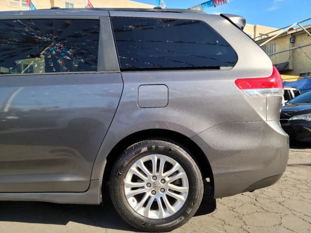 2013 TOYOTA SIENNA XLE MINIVAN 4D