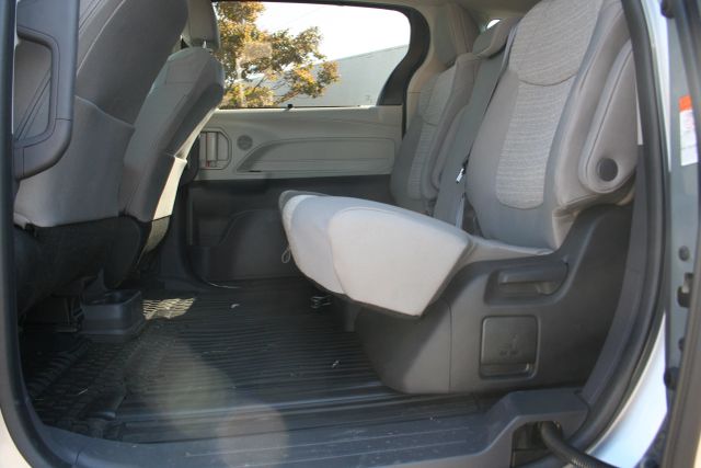 2022 Toyota Sienna - Image 33