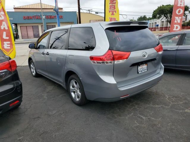 2011 TOYOTA SIENNA MINIVAN 4D