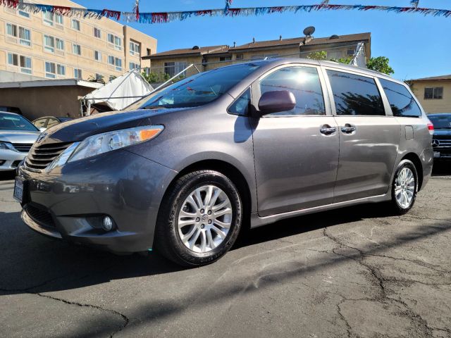 2013 TOYOTA SIENNA XLE MINIVAN 4D