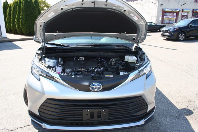 2022 Toyota Sienna - Image 18