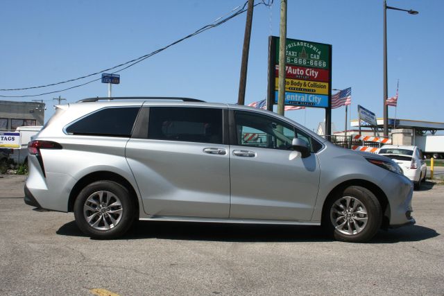 2022 Toyota Sienna - Image 7