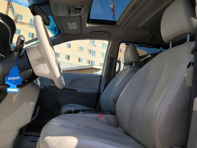 2013 TOYOTA SIENNA XLE MINIVAN 4D