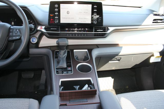 2022 Toyota Sienna - Image 38