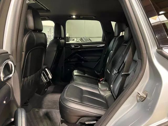 2018 PORSCHE CAYENNE PLATINUM EDITION SPORT UTILITY 4D
