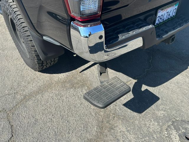 2019 TOYOTA TACOMA DOUBLE CAB SR5 PICKUP 4D 5 FT