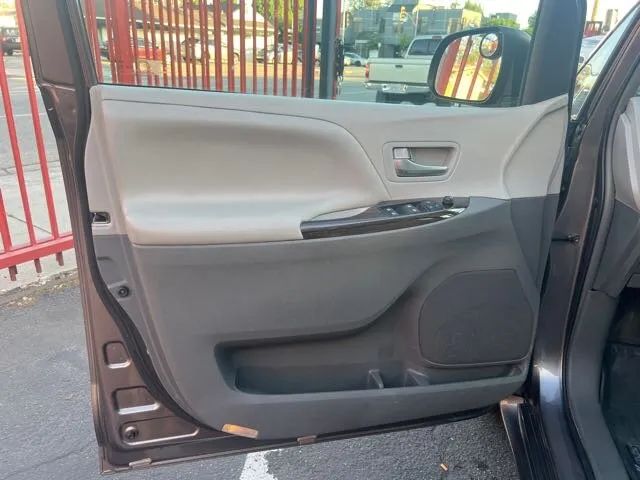 2016 TOYOTA SIENNA XLE PREMIUM MINIVAN 4D