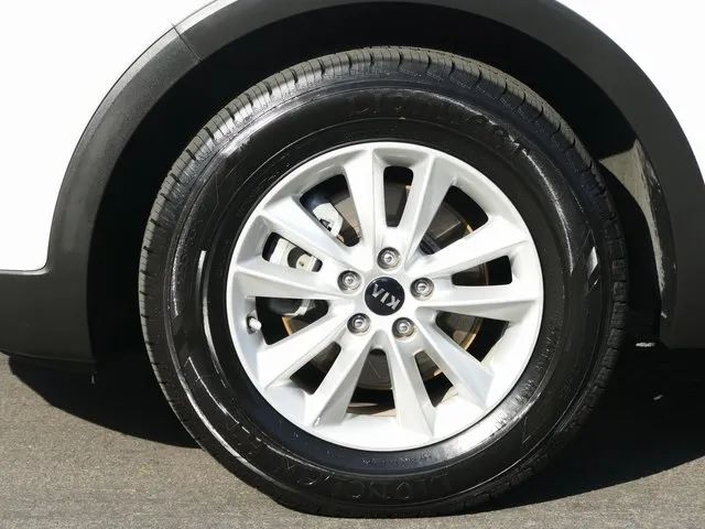 2019 KIA SORENTO LX SPORT UTILITY 4D