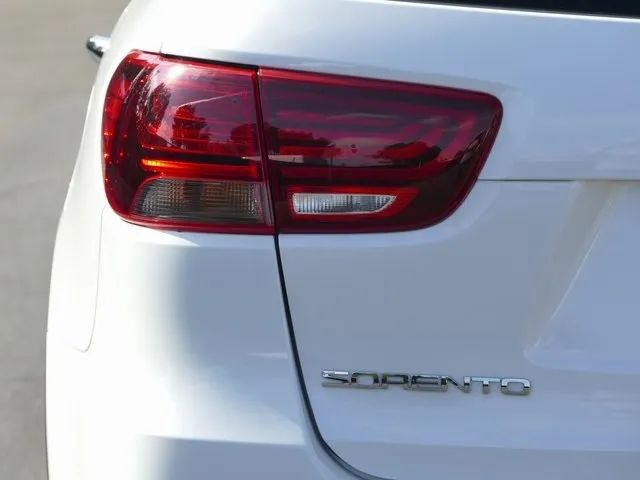 2019 KIA SORENTO LX SPORT UTILITY 4D