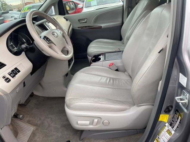 2013 TOYOTA SIENNA LIMITED MINIVAN 4D