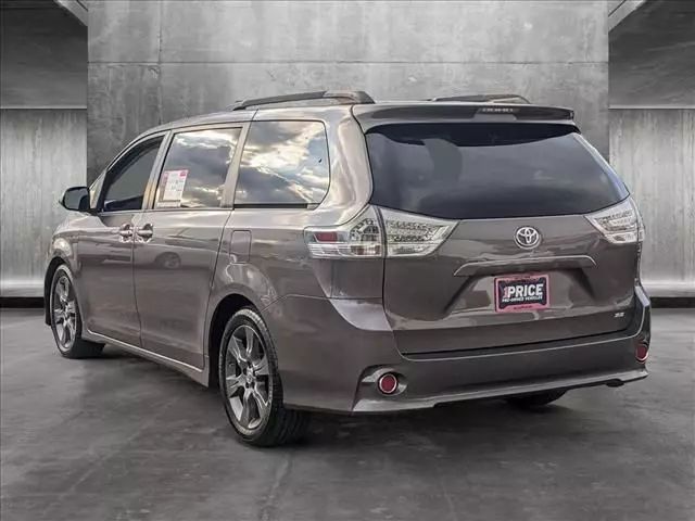 2016 TOYOTA SIENNA SE MINIVAN 4D