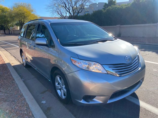 Image 2 of 2015 TOYOTA SIENNA