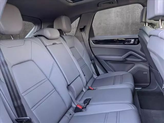 2022 PORSCHE CAYENNE SPORT UTILITY 4D